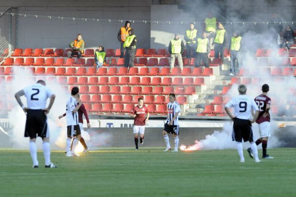 Fanoušci Sparty opět řádili. Fanoušci Sparty opět řádili.