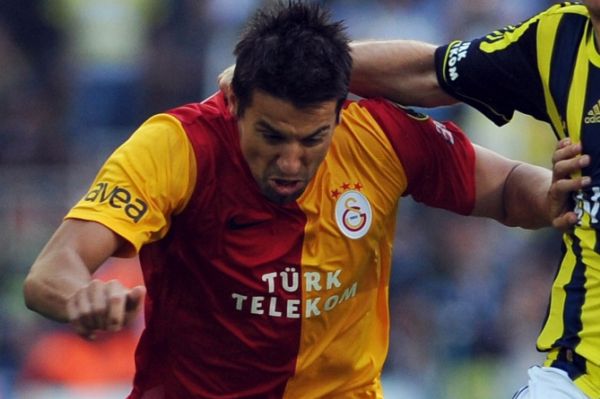 Fotbalisté Milan Baroš (na snímku) a Tomáš Ujfaluši vyhráli s Galatasarayem tureckou ligu. Fotbalisté Milan Baroš (na snímku) a Tomáš Ujfaluši vyhráli s Galatasarayem tureckou ligu.