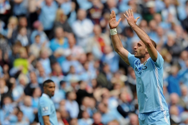 Zabaleta z Manchesteru City se raduje z gólu v síti QPR.