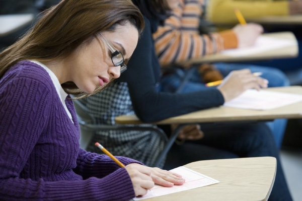 Těžší test z matematiky zvládlo na sto procent jen pět studentů ze 1700 (ilustrační foto). Těžší test z matematiky zvládlo na sto procent jen pět studentů ze 1700 (ilustrační foto).