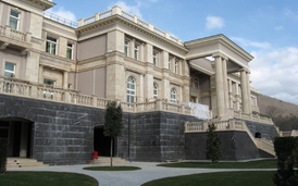Na černomořském pobřeží nedaleko Soči vyrostl záhadný palácový komplex, který má údajně Vladimir Putin "k užívání".