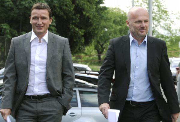 Michal Bílek (vpravo) a reprezentační manažer Vladimír Šmicer.