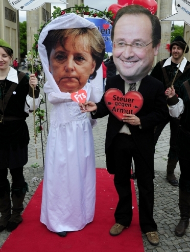 François Hollande míří do Berlína na svou první zahraniční návštěvu. Kancléřka Merkelové je ze svého nového francouzského partnera nešťastná.