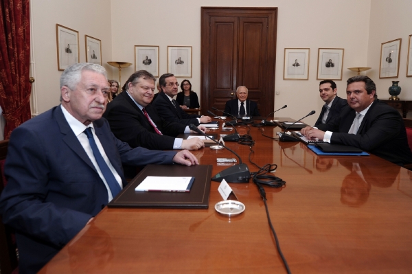 Zleva: šéf protiúsporné Demokratické levice Fotis Kuvelis, šéf proevropské socialistické strany PASOK Evangelos Venizelos, šéf proevropské konzervatiní Nové demokracie Antonis Samaras, prezident Karolos Papulias, šéf protiúsporné strany SYRIZA Alexis Cipras, šéf protiúsporných proruských Nezávislých Řeků Panos Kammenos. Zleva: šéf protiúsporné Demokratické levice Fotis Kuvelis, šéf proevropské socialistické strany PASOK Evangelos Venizelos, šéf proevropské konzervatiní Nové demokracie Antonis Samaras, prezident Karolos Papulias, šéf protiúsporné strany SYRIZA Alexis Cipras, šéf protiúsporných proruských Nezávislých Řeků Panos Kammenos.