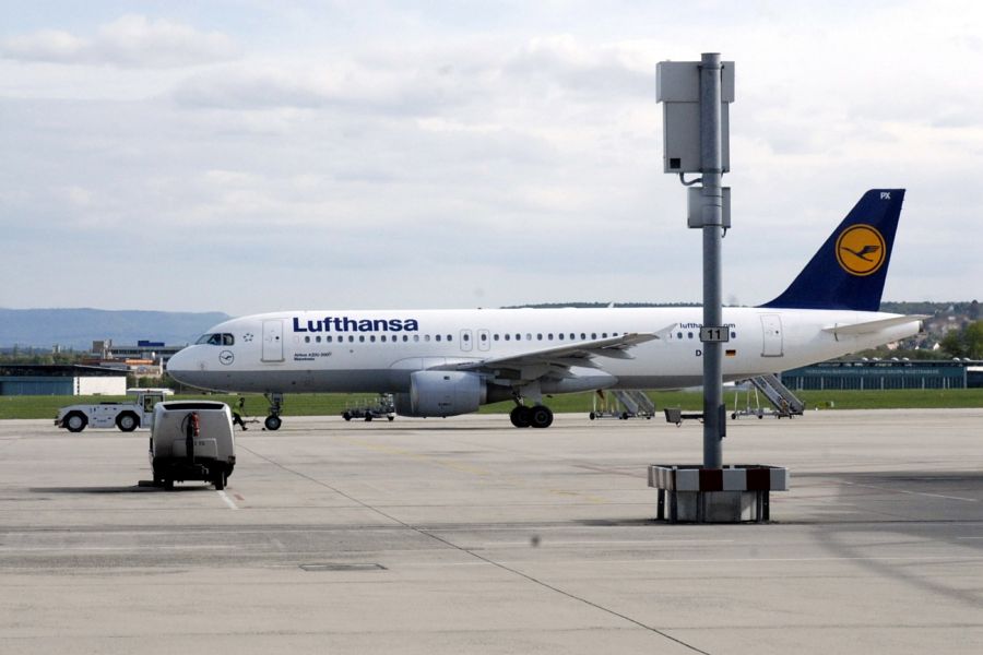 Lufthansa bude ještě rok létat ze starého letiště. 