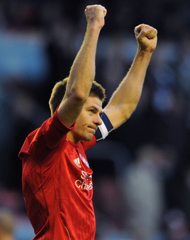 Kapitánskou pásku navlékne na šampionátu Steven Gerrard.