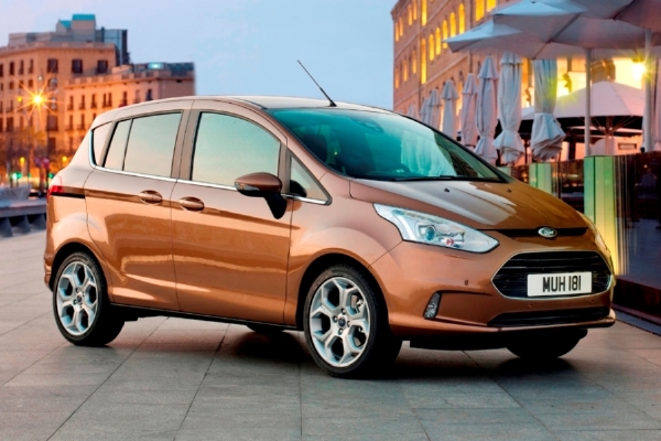 Nový Ford B-Max vstupuje na český trh. Nový Ford B-Max vstupuje na český trh.