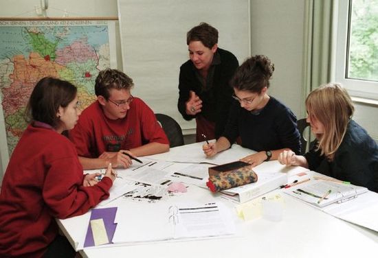 Goethe Instituty ve Španělsku a Řecku praskají ve švech.
