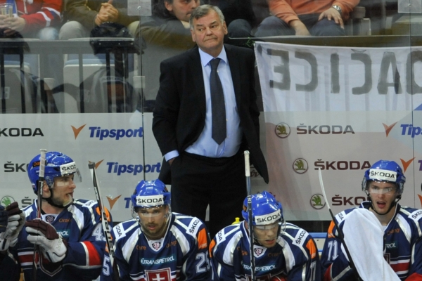 Vladimír Vůjtek na slovenské střídačce.