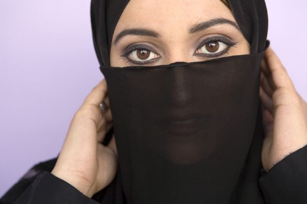 Pozor na pohledy Arabek v emirátech.