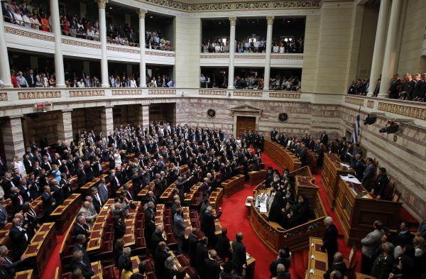 Řecký parlament vydržel dva dny.