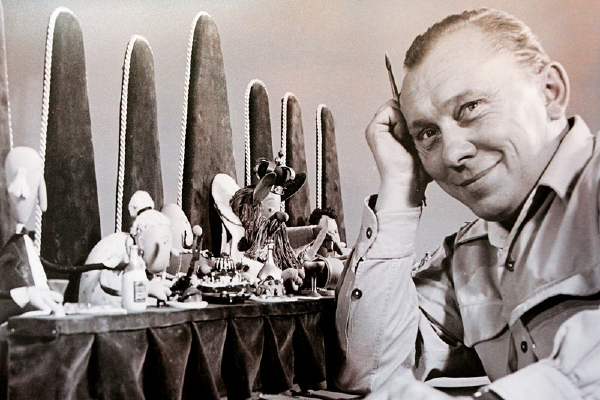 Karel Zeman při práci na filmu Král Lávra.