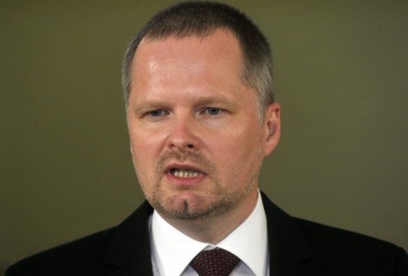 Ministr školství Petr Fiala.