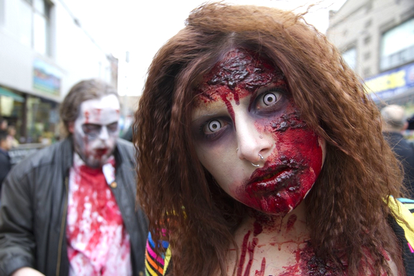 Zombie existují. Jen vypadají trochu jinak než v béčkových hororech.