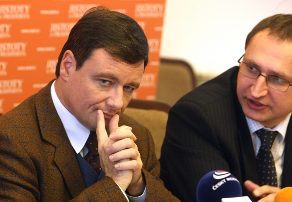 Richard Dolejš (vpravo) vedle Davida Ratha, kvůli kterému celá situace vznikla.
