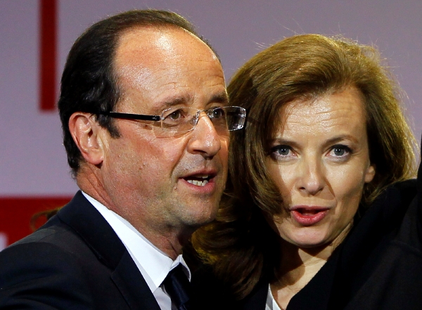 Valérie Trierweilerová, partnerka nově zvoleného francouzského prezidenta Françoise Hollanda.