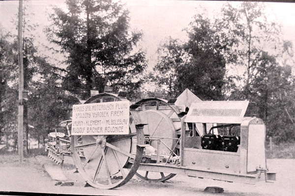 Převratnou novinkou firmy Laurin & Klement pro rok 1912 byl tento motorový pluh.