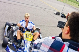 Modelka vzorně pózuje.