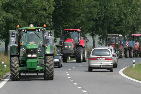 Zemědělci vyjedou hlavně na silnice1. a 2. tříd. Zemědělci vyjedou hlavně na silnice1. a 2. tříd.