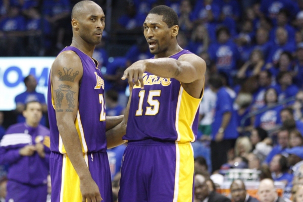 Největší hvězda Lakers Kobe Briant (vlevo).