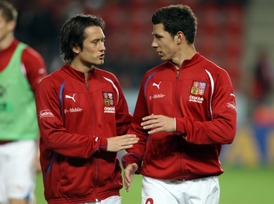 Marek Suchý (vpravo) a kapitán české reprezentace Tomáš Rosický.