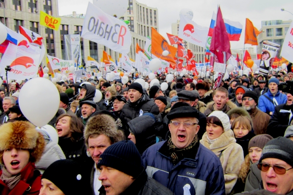 Prosincové demonstrace v Moskvě přilákaly desetitisíce lidí.