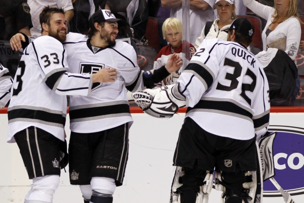 Hokejisté Los Angeles se radují z postupu do finále Stanley Cupu.