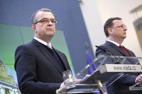 Ministr financí Miroslav Kalousek a premiér Petr Nečas.