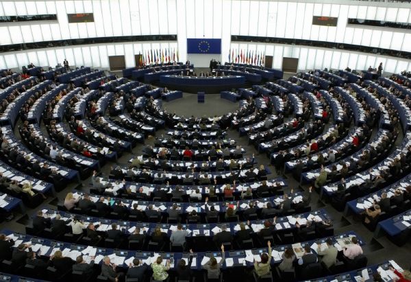 Pro novou daň byly víc než dvě třetiny europoslanců.