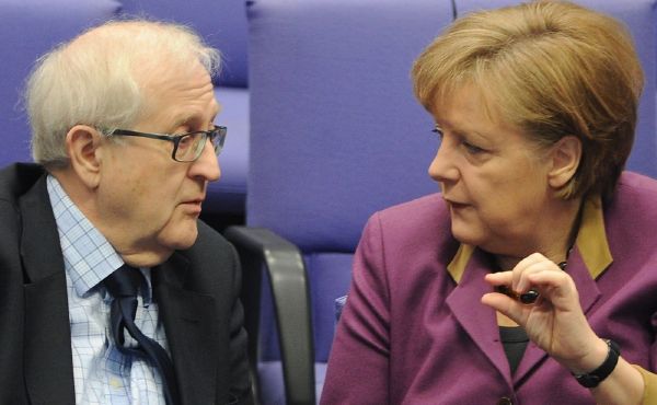 Kancléřka Merkelová při diskusi o solární energii v německém Bundestagu.