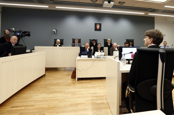 Vážnou atmosféru soudního procesu občas odlehčí nějaký ten fórek. Vážnou atmosféru soudního procesu občas odlehčí nějaký ten fórek.