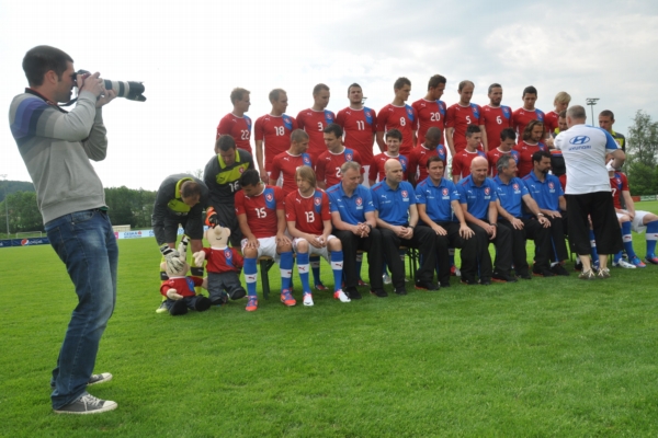 Fotbaloví reprezentanti při focení v Rakousku.