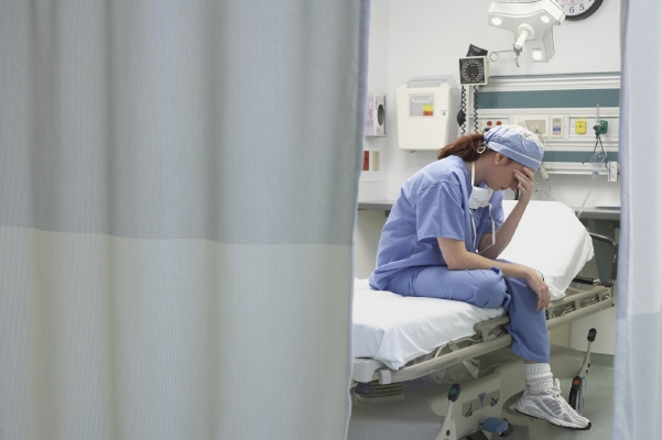 Zdravotní sestřičky, lékařky, letušky a další ženy pracující na směny jsou ohrožené.