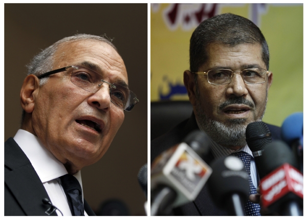 Ahmad Šafík (vlevo) a Muhammad Mursí se utkají o křeslo egyptského prezidenta.