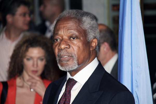 Kofi Annan na tiskové konferenci po příletu do Damašku. Kofi Annan na tiskové konferenci po příletu do Damašku.