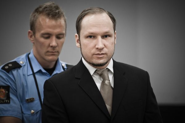 Breivik u soudu (29. května).