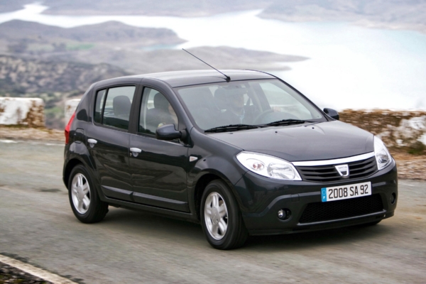 Dacia Sandero patří mezi trojici nejlevnějších vozů na českém trhu.