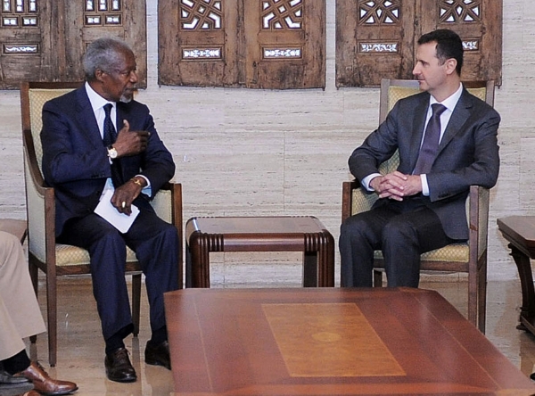 Bašár Asad (vpravo) se kvůli situaci v zemi sešel i s Kofi Annanem, zmocněncem OSN a Ligy arabských států. Bašár Asad (vpravo) se kvůli situaci v zemi sešel i s Kofi Annanem, zmocněncem OSN a Ligy arabských států.
