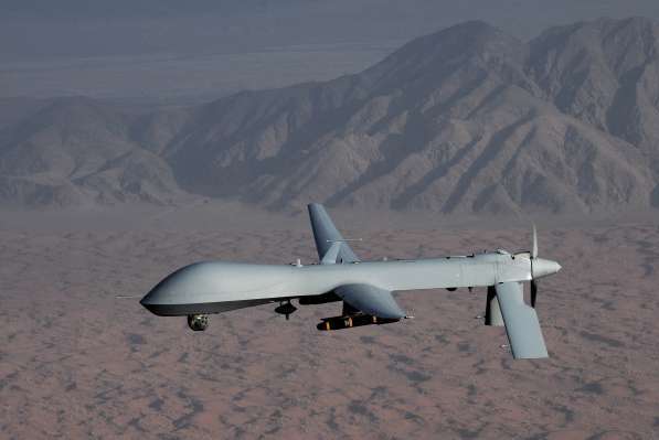 Dron Predátor nad Afghánistánerm. Dron Predátor nad Afghánistánerm.