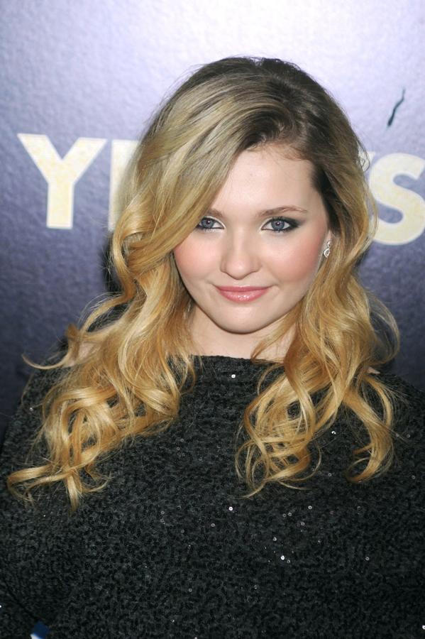 Sedmnáctiletá herečka Abigail Breslinová přiznala, že se nesmí dívat na lékařské pořady v televizi, a už jako malá se bála, že se pořeže o střepy, takže neustále nosila boty - i v posteli. Dlouho si také myslela, že má ptačí chřipku, a tak se odmítala přiblížit k ptákům. Sedmnáctiletá herečka Abigail Breslinová přiznala, že se nesmí dívat na lékařské pořady v televizi, a už jako malá se bála, že se pořeže o střepy, takže neustále nosila boty - i v posteli. Dlouho si také myslela, že má ptačí chřipku, a tak se odmítala přiblížit k ptákům.