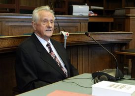 Policista Karl-Heinz Kurras před soudem v Berlíně roku 2009.