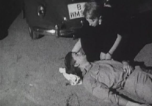 Student Ohnesorg zemřel několik minut po zásahu střelou z pistole.