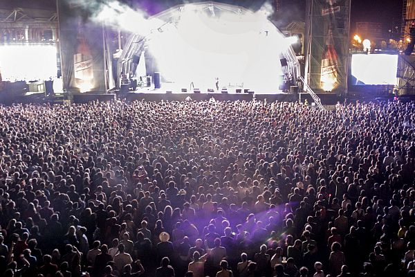 Název piva San Miguel nese i jedna ze scén festivalu. Název piva San Miguel nese i jedna ze scén festivalu.