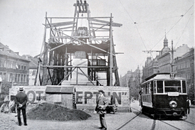 Pomník svatého Václava na Václaváku v červnu 1912.