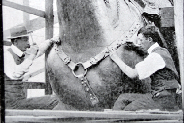 Pomník svatého Václava na Václaváku v červnu 1912. Detail z většího snímku v časopise Český svět.