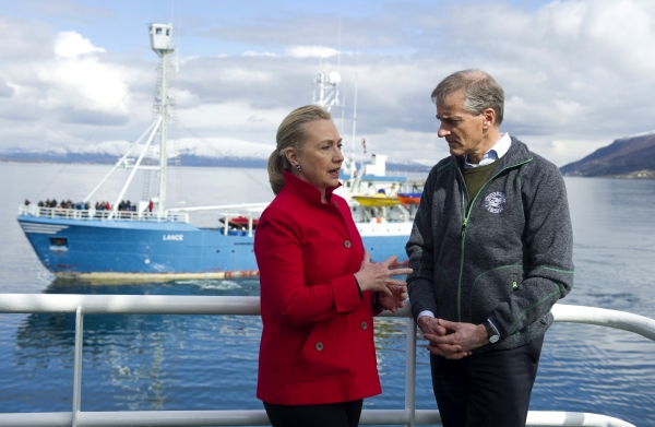 Hillary Clintonová v sobotu v rámci návštěvy Norska vyjela lodí za polární kruh. Hillary Clintonová v sobotu v rámci návštěvy Norska vyjela lodí za polární kruh.