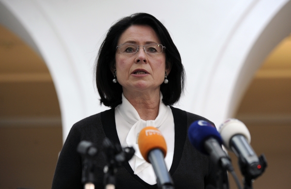 Předsedkyně sněmovny Miroslava Němcová nesouhlasí s tím, aby byli při projevu přítomni Rathovi obhájci.