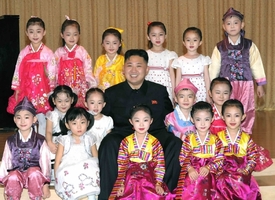 "Mladí delegáti neskrývali svou nekonečnou radost... při neskonalé touze zapamatovat si shovívavou tvář ctěného soudruha Kim Čong-una a nést ji stále hluboko ve svých srdcích".
