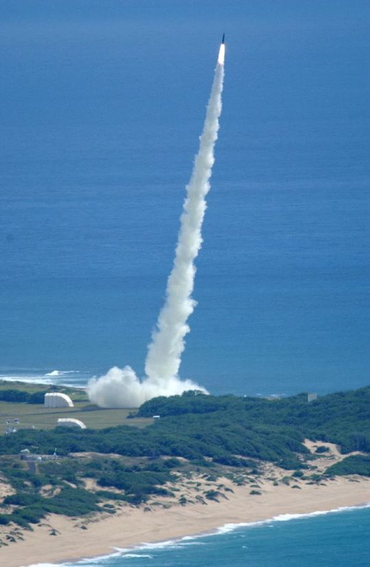 Vypuštění střely SM-3 z havajského ostrova Kauai. Vypuštění střely SM-3 z havajského ostrova Kauai.
