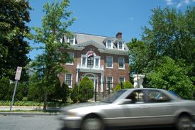 Opuštěná syrská ambasáda ve Washingtonu.